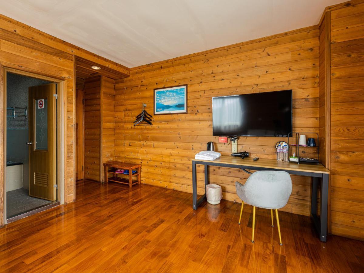 Bishui Shanju Lakeside B&B Ючи Екстериор снимка